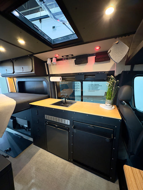 Outbound VAN Series. Lightweight roof hatches for vans, campers & caravans