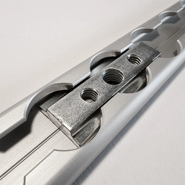 Slot Fitting – Airline L-Track – 2 x M6 - 1 x M8 – Sealand-pro