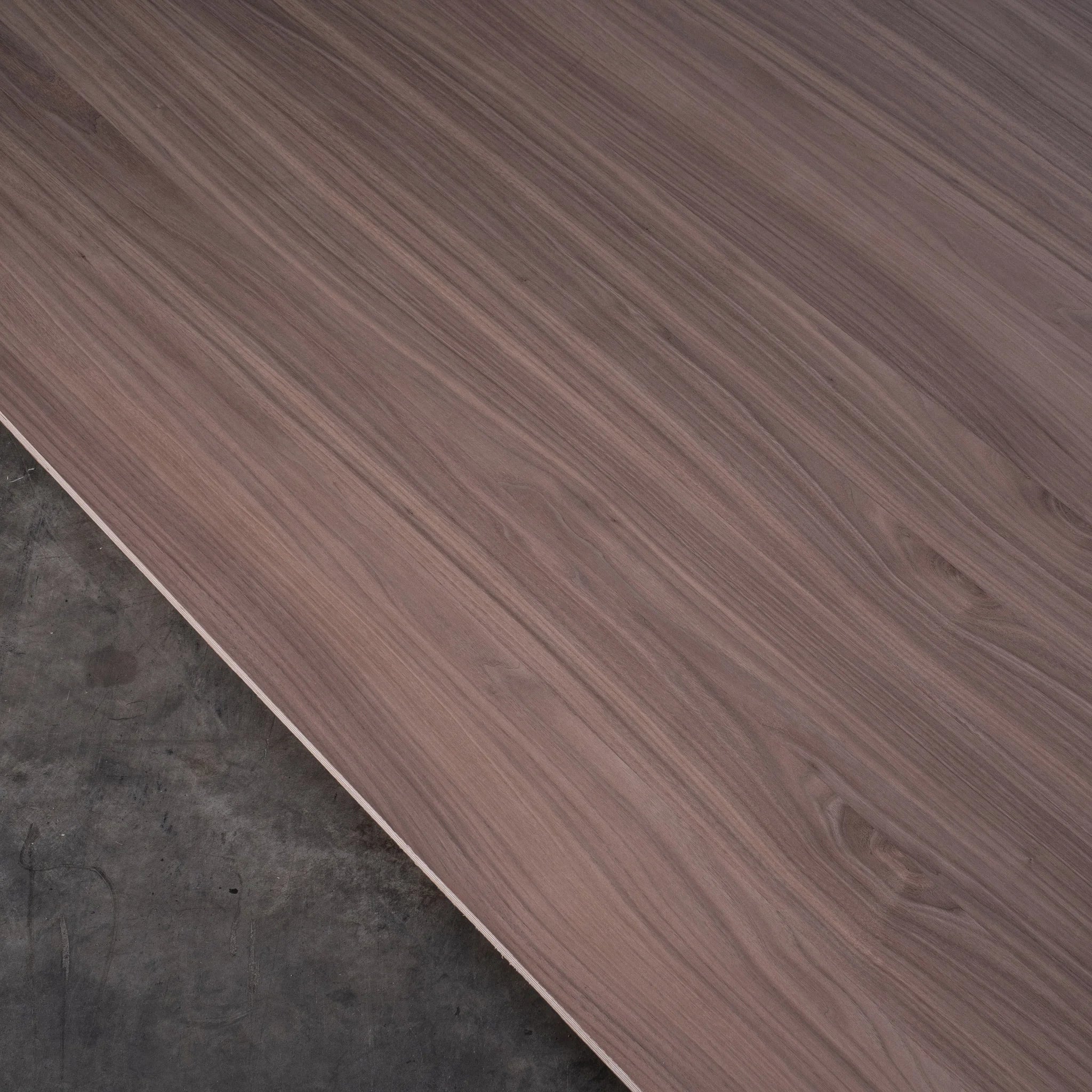 Lightweight Multiplex Sheet – Walnut Veneer – Queenply