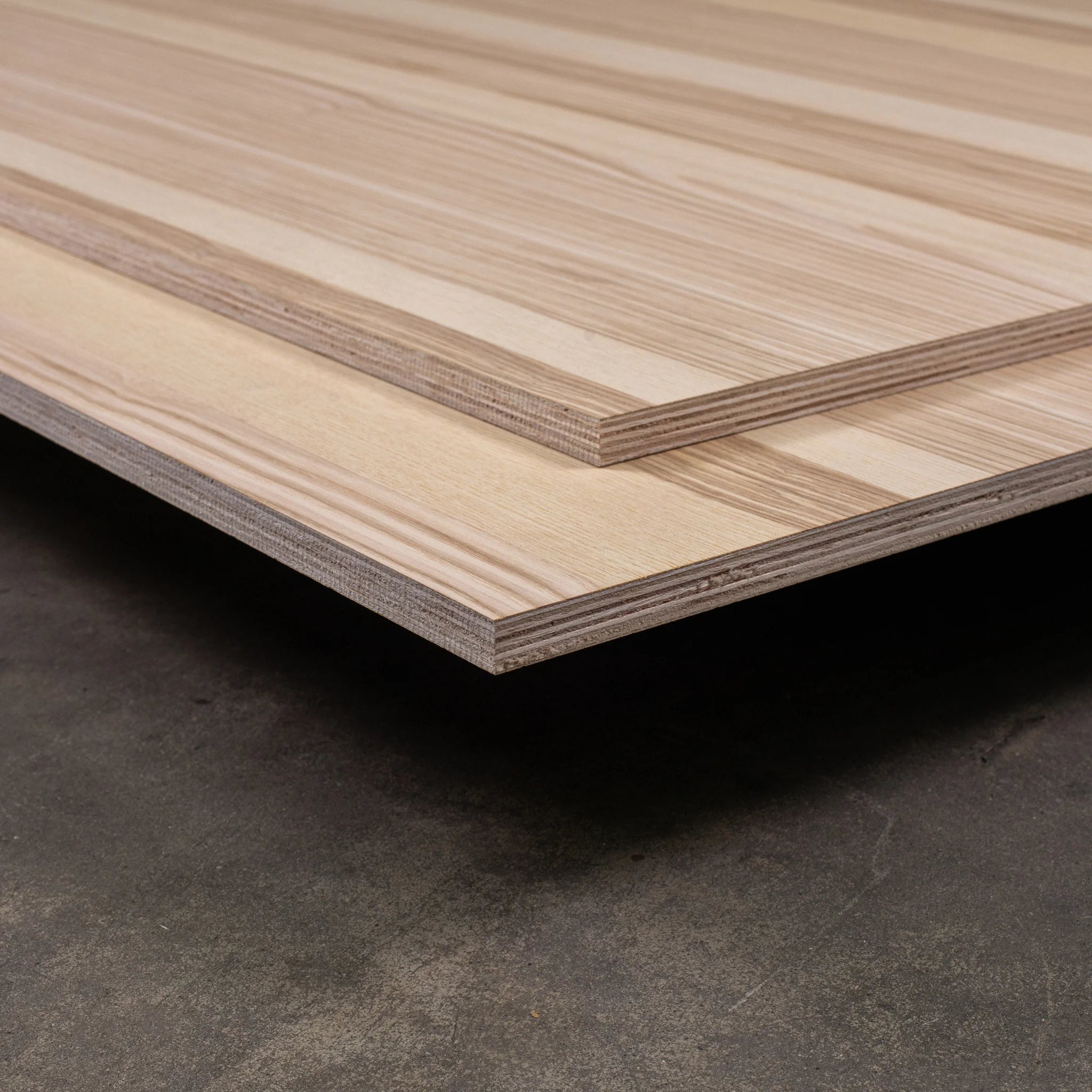 Lightweight Multiplex Sheet – Olive Ash Veneer – Queenply